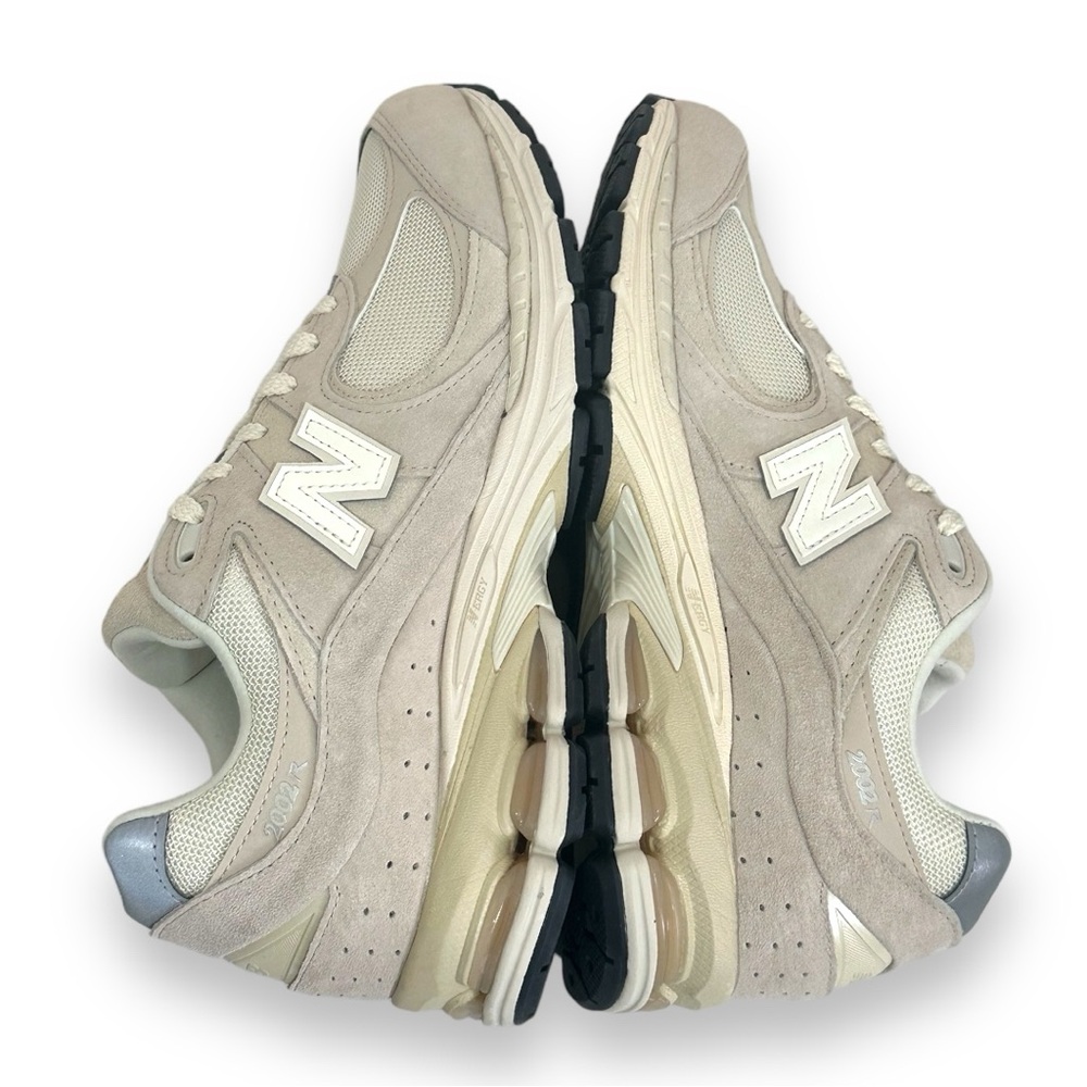 NWT New Balance 2002R Shoes Color: Beige size various - Picture 4 of 9
